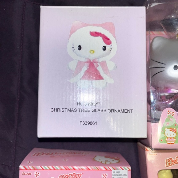 Set of early 2000s Hello Kitty Christmas ornaments - Picture 5 of 6
